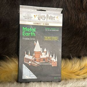 Metal Earth Harry Potter Hogwarts in Snow Steel model kit NEW (5375)